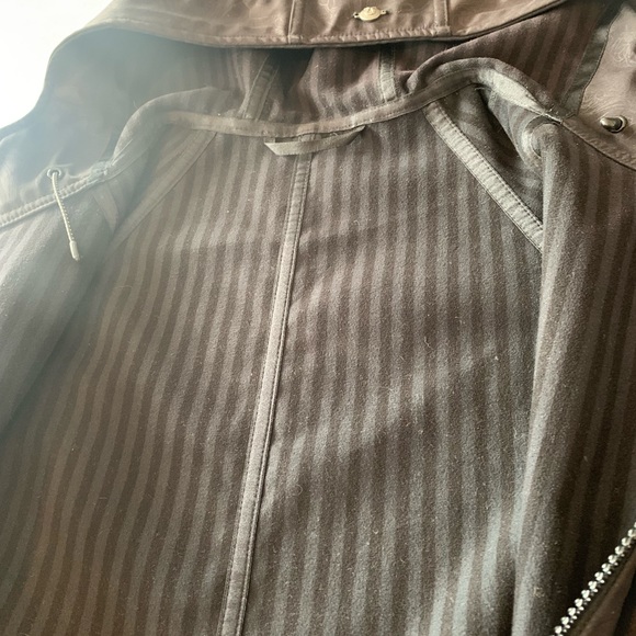 Lululemon “Dancers In The Snow” Apres Softshell raincoat size 10 black print - Picture 8 of 14